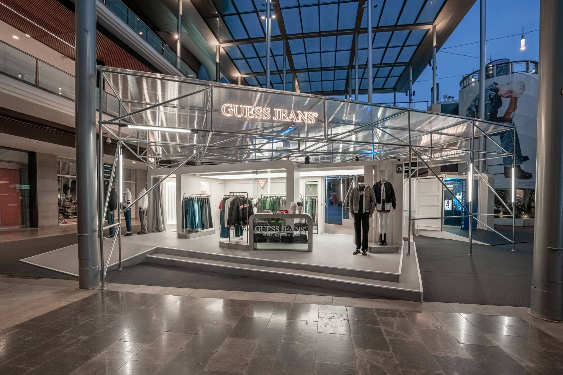 GUESS JEANS-Popup-la-maquinista