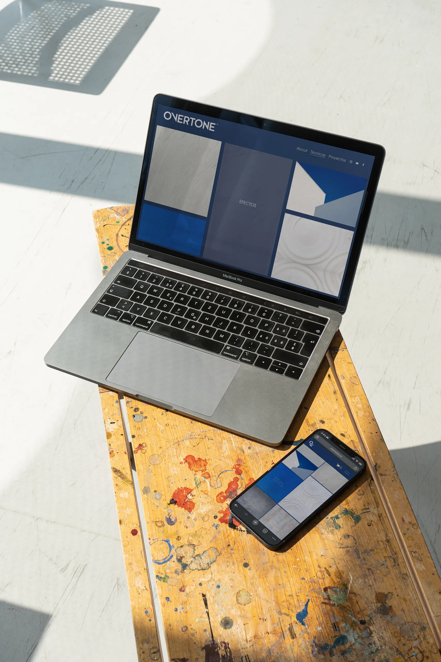 _MAC-Y-MOVIL-MADERA-PINTADA